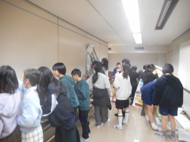 ５・６年生が協力している様子