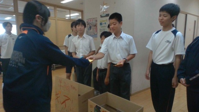 係がいる時間帯に子ども服を預けていただければ、このようにカードをお渡しできます。