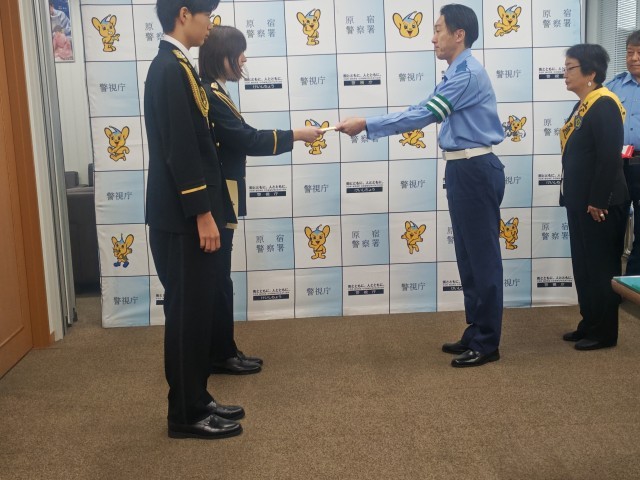 一日警察署長に任命