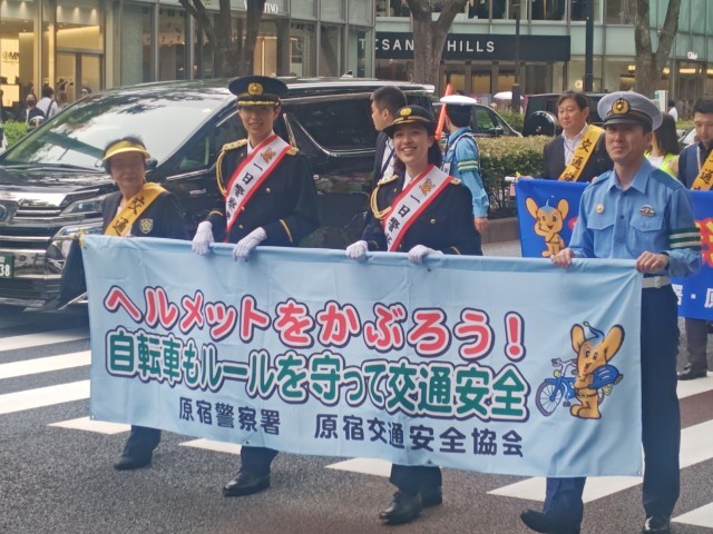 警察署長、交通安全協会長とのパレード