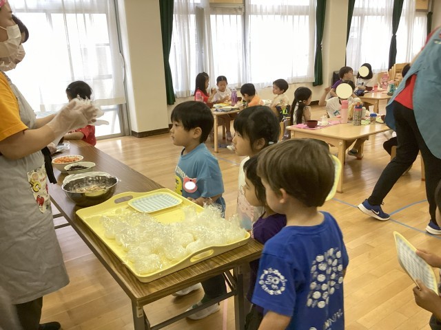 「ぼくはツナのおにぎりにするよ」