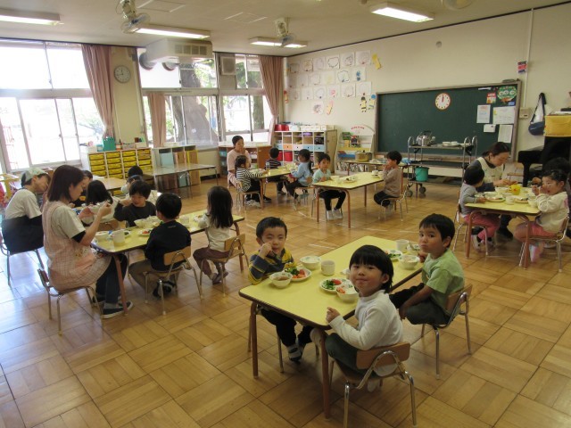 先生と一緒に食べて楽しいですね。